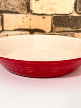 Le Creuset Red and Beige Round Pie Stoneware Plate